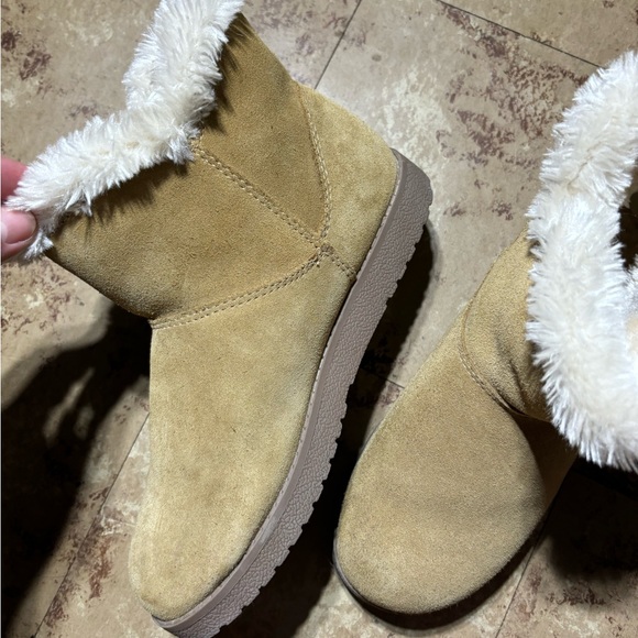 Woman’s size 7 boots - Picture 2 of 11